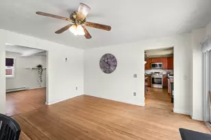 43 Davis St, Claremont, NH 03743 - Photo 5