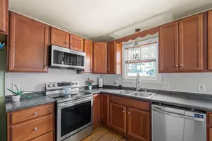 43 Davis St, Claremont, NH 03743 - Photo 11