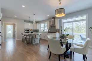 22 Sunrise Cir, Auburn, NH 03032 - Photo 9