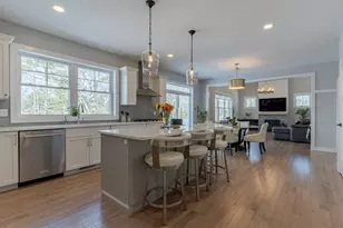 22 Sunrise Cir, Auburn, NH 03032 - Photo 7