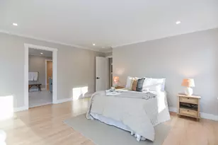 211 Hampstead Rd, Derry, NH 03038 - Photo 17