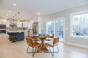 211 Hampstead Rd, Derry, NH 03038 - Photo 9