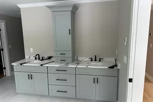 211 Hampstead Rd, Derry, NH 03038 - Photo 11