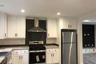 18 Madison Dr, Hampstead, NH 03841 - Photo 3