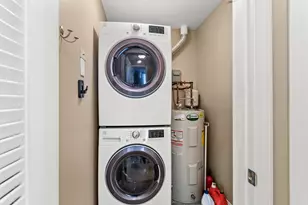 90 Eastern Ave, Manchester, NH 03104 - Photo 25