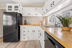 14 Stage Coach Cir, Londonderry, NH 03053 - Photo 11