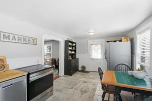 29 Central St, Derry, NH 03038 - Photo 5