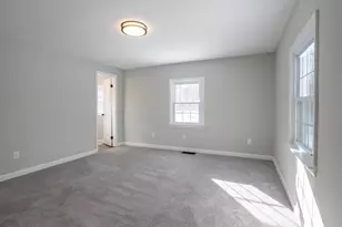 437 Chester Rd, Auburn, NH 03032 - Photo 11