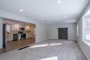 437 Chester Rd, Auburn, NH 03032 - Photo 9