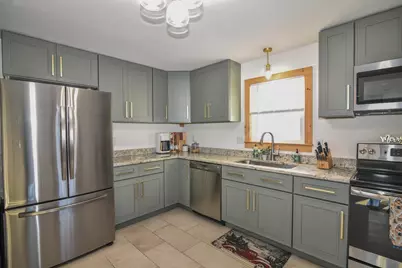 885 Bridge Street, Manchester, NH 03104 - Photo 5