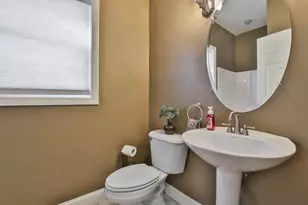 121 Cherrywood Dr, Nashua, NH 03062 - Photo 17