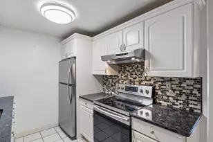 526 Abbott Farm Ln, Hudson, NH 03051 - Photo 5