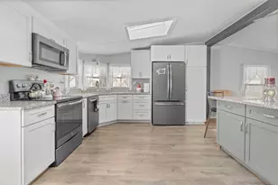 73 Riverledge Dr, Goffstown, NH 03045 - Photo 5