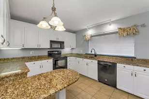 49 Pondview Dr, Merrimack, NH 03054 - Photo 3