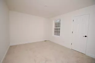 27B Griffin Rd, Hudson, NH 03051 - Photo 9