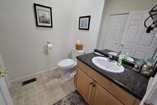 33 Old Stage Rd, Litchfield, NH 03052 - Photo 5