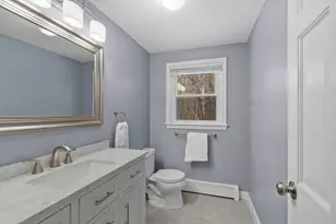 8 Blueberry Rd, Derry, NH 03038 - Photo 11