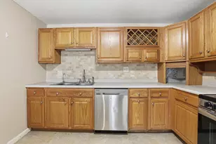 15 Silvestri Cir, Derry, NH 03038 - Photo 3