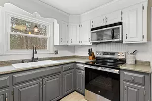 37 Camelot Dr, Bedford, NH 03110 - Photo 13