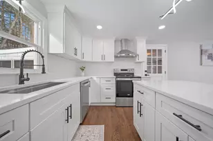 9 Edgewood Ave, Merrimack, NH 03054 - Photo 5