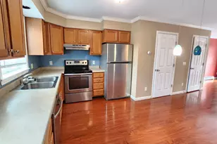 1029 S Mammoth Rd, Manchester, NH 03109 - Photo 5