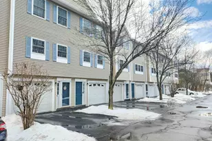 1029 S Mammoth Rd, Manchester, NH 03109 - Photo 3