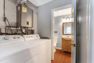 90 Golfview Dr, Manchester, NH 03102 - Photo 9