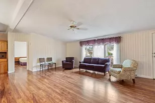 34 Dianne St, Nashua, NH 03062 - Photo 9