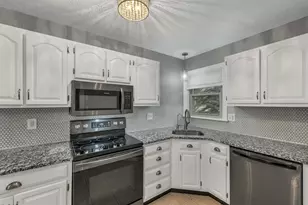 4 Kingston Way, Hudson, NH 03051 - Photo 3