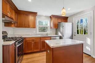 25 Robinhood Rd, Nashua, NH 03062 - Photo 9