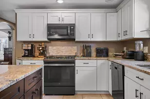 417 Candia Rd, Chester, NH 03036 - Photo 9