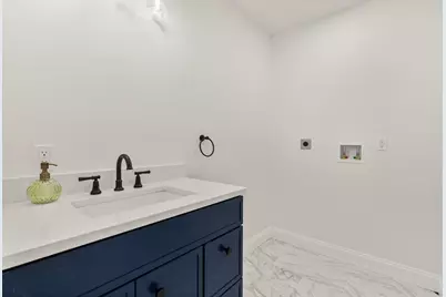 26 Moffat Street, Portsmouth, NH 03801 - Photo 23