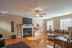 43 Lampton Dr, Derry, NH 03308 - Photo 7