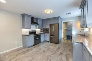 66 Skyview Rd, Manchester, NH 03104 - Photo 9