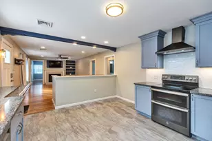 66 Skyview Rd, Manchester, NH 03104 - Photo 7