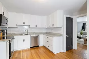 276 Salmon St, Manchester, NH 03104 - Photo 5