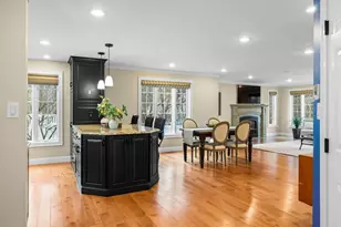 605 Straw Hill Rd, Manchester, NH 03104 - Photo 9