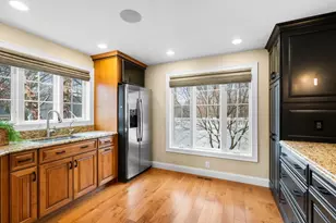 605 Straw Hill Rd, Manchester, NH 03104 - Photo 5