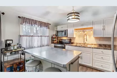 48 Redfield Circle, Derry, NH 03038 - Photo 9