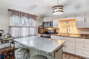 48 Redfield Cir, Derry, NH 03038 - Photo 9