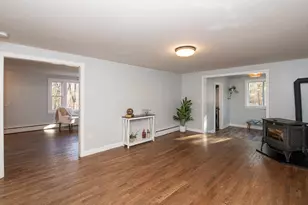 121 Hampstead Rd, Sandown, NH 03873 - Photo 11