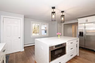 121 Hampstead Rd, Sandown, NH 03873 - Photo 9