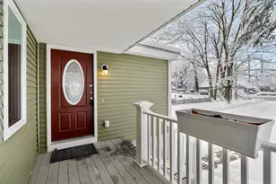 18 Meadow Dr, Hudson, NH 03051 - Photo 3