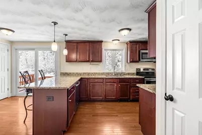 18 Meadow Drive, Hudson, NH 03051 - Photo 11