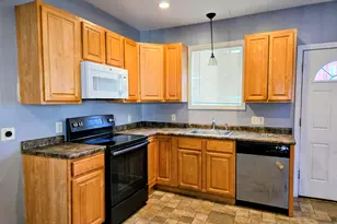 452 Manchester St, Manchester, NH 03103 - Photo 11