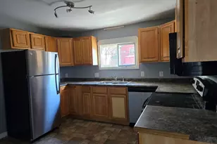 452 Manchester St, Manchester, NH 03103 - Photo 3