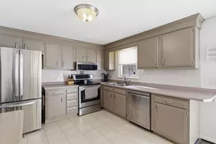 19 Sherwood Rd, Londonderry, NH 03053 - Photo 17