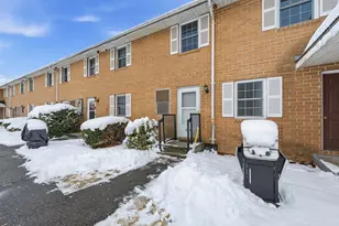 804 Elmwood Dr, Hudson, NH 03051 - Photo 3