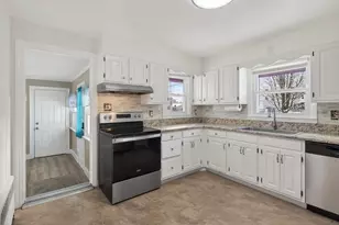 311 Thornton St, Manchester, NH 03102 - Photo 5