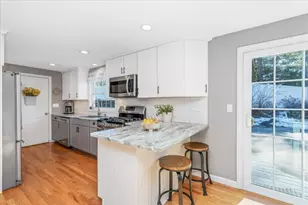 535 Coral Ave, Manchester, NH 03104 - Photo 9